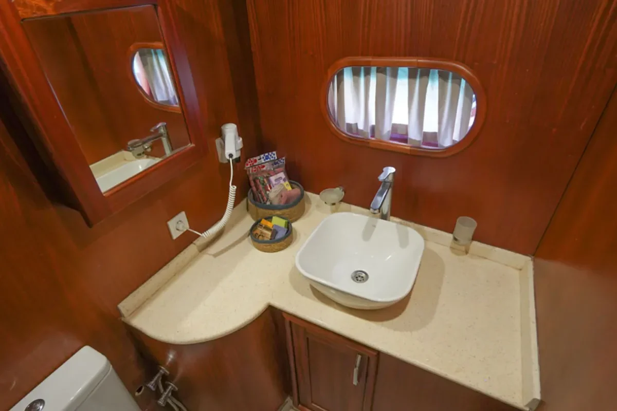 PRENSES ESILA Bathroom.JPG