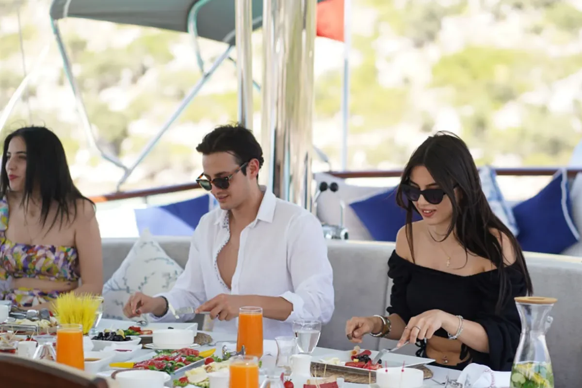 PRENSES ESILA Breakfast (2).JPG