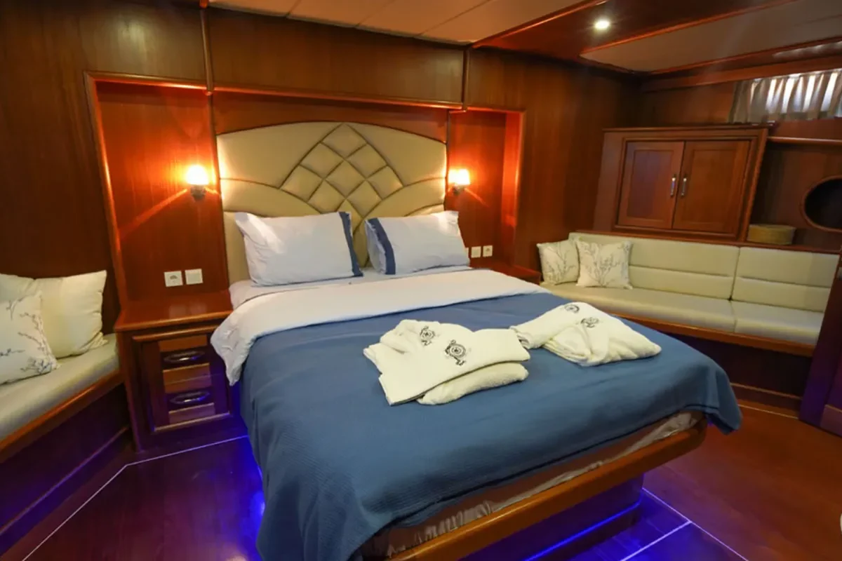 PRENSES ESILA Master cabin.JPG (1)