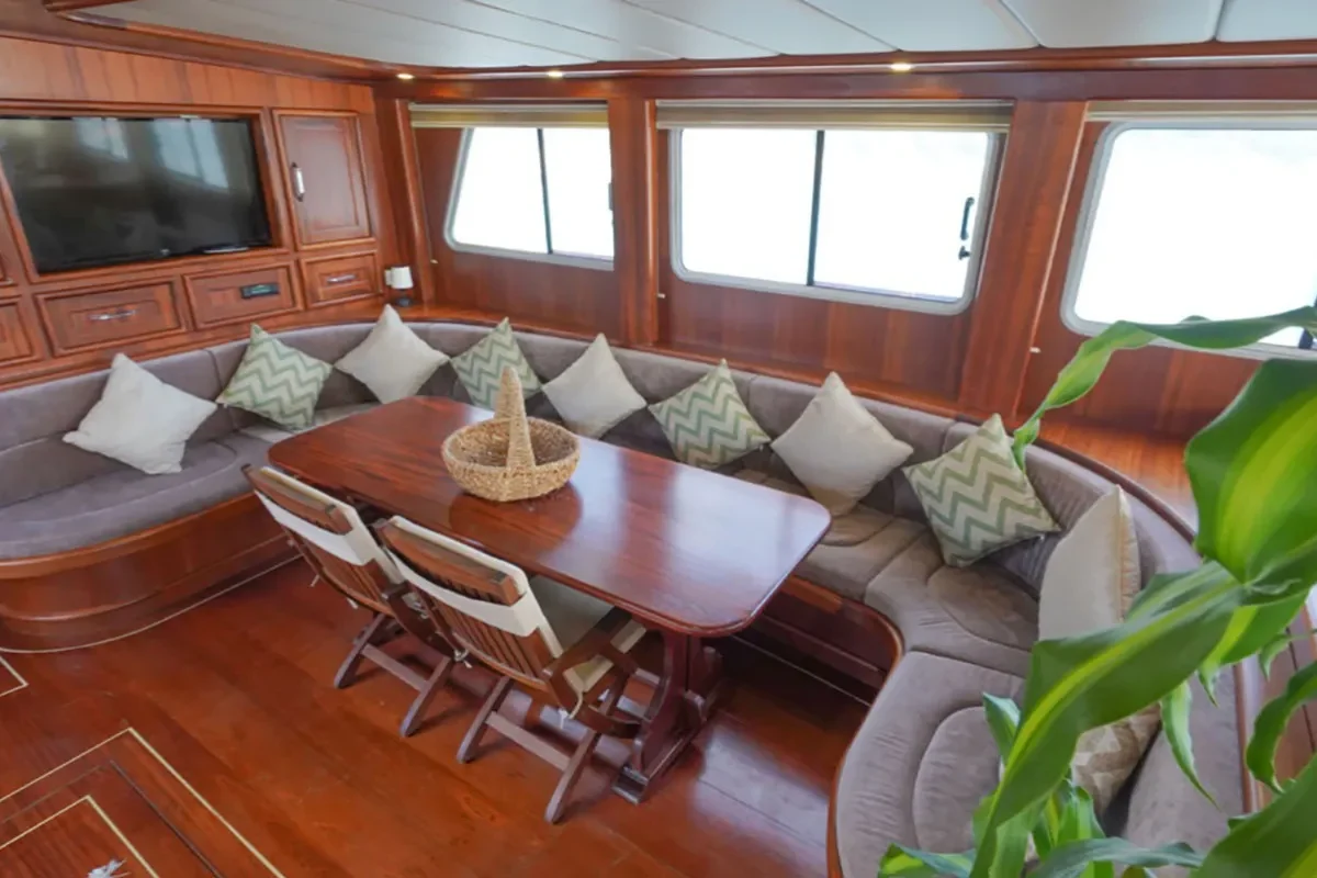 PRENSES ESILA Saloon.JPG (1)