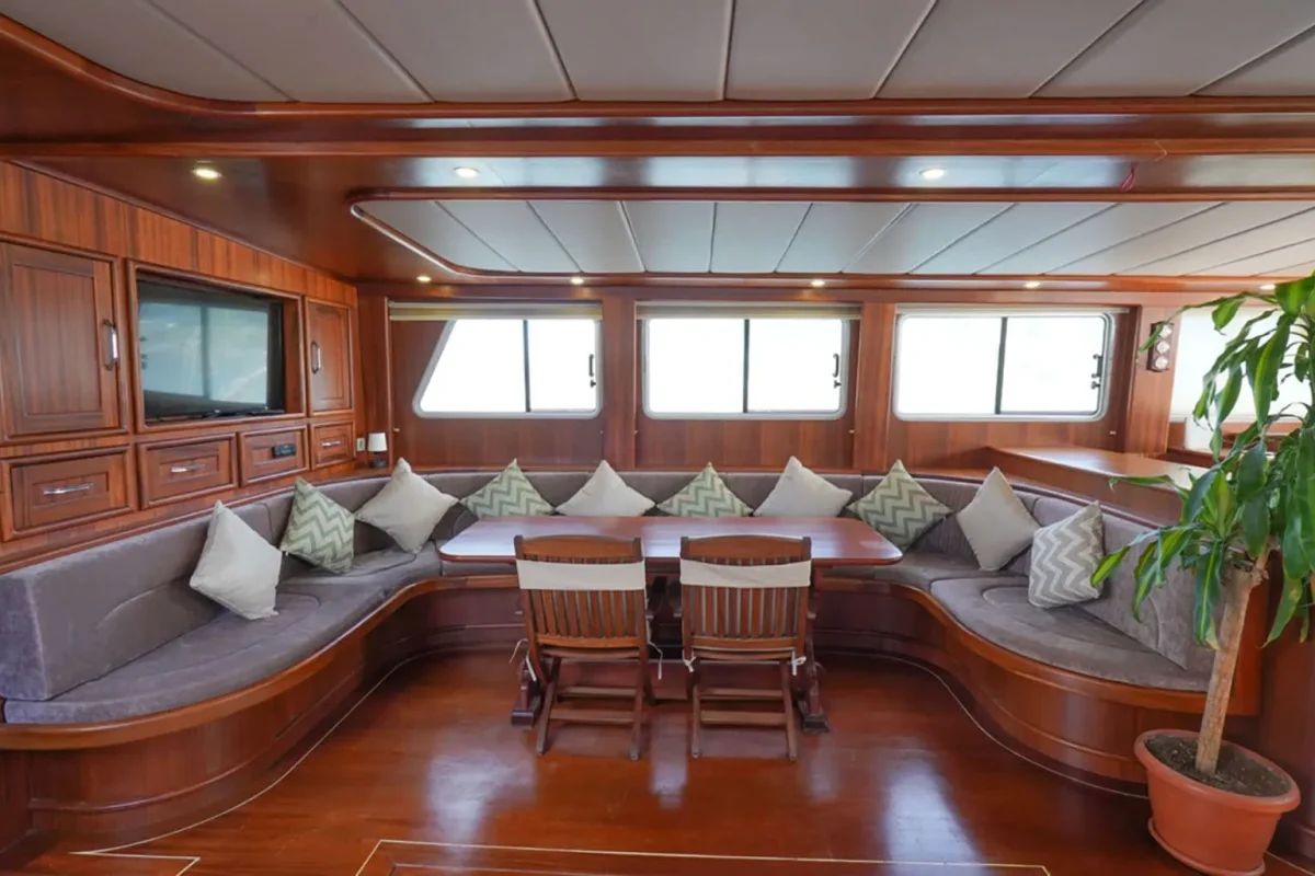 PRENSES ESILA Saloon.JPG