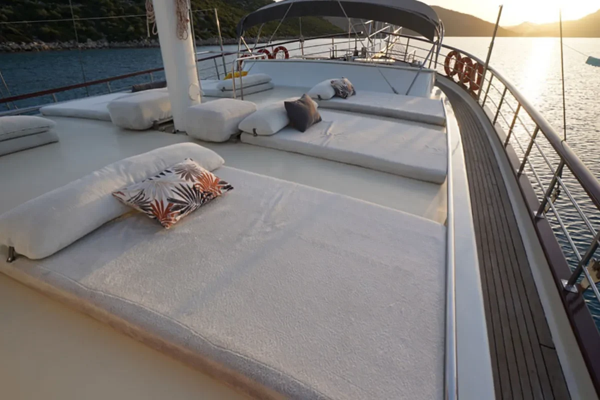 PRENSES ESILA Sun deck (3).JPG