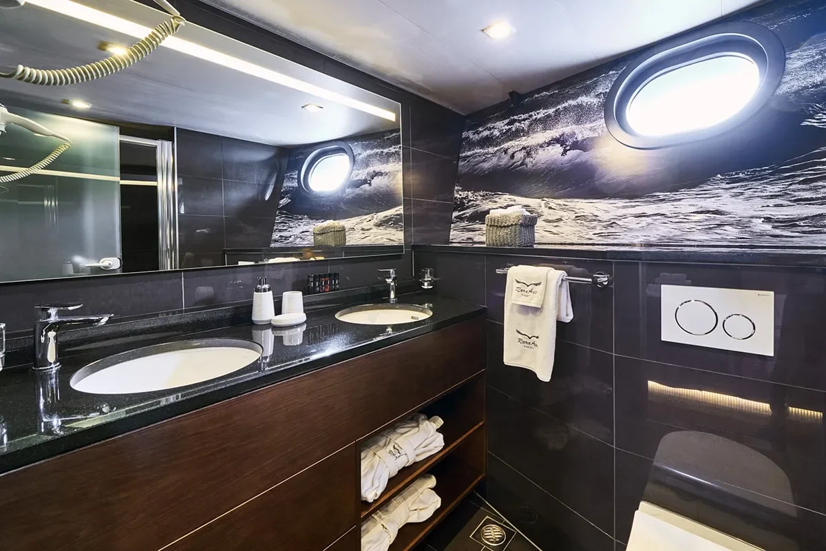 RARA AVIS Bathroom (2).jpg