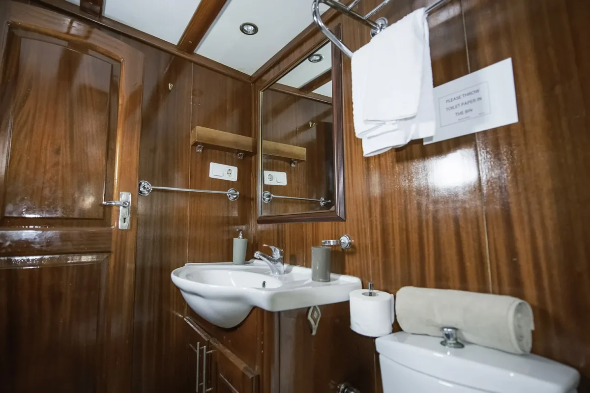 TERSANE IV Bathroom.jpg