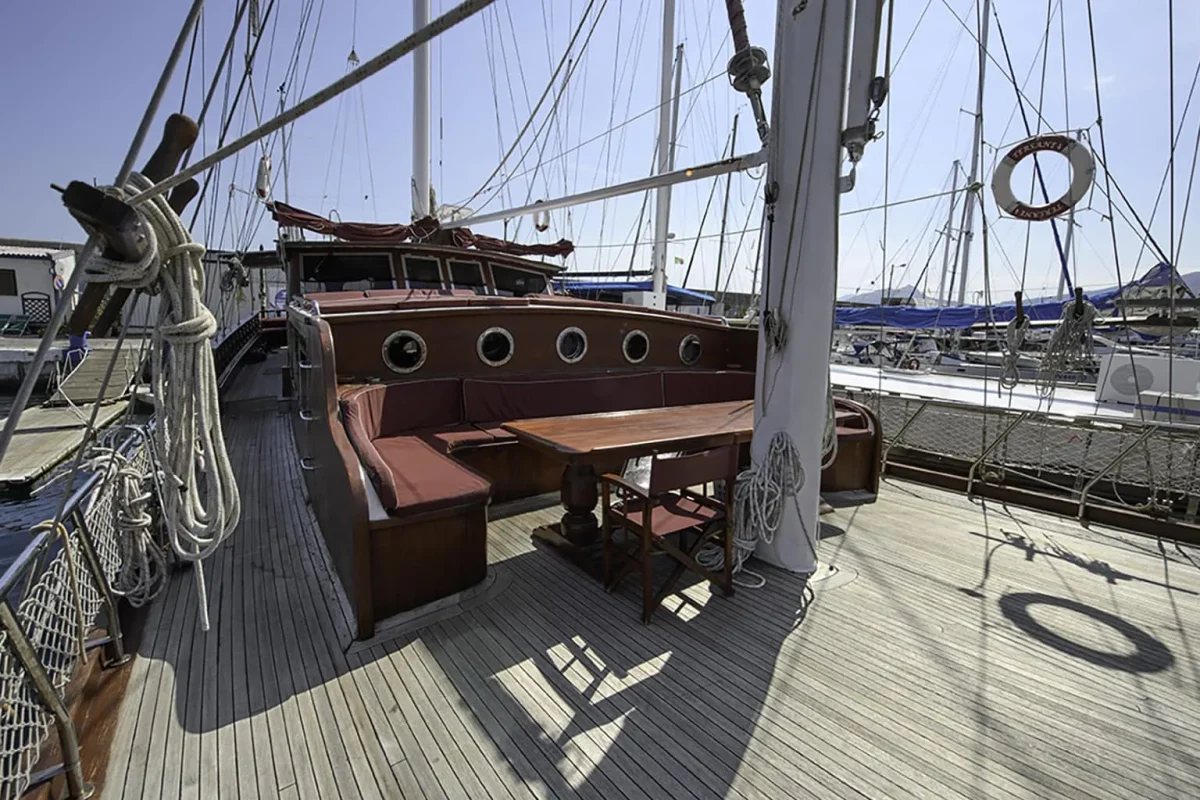 TERSANE IV Bow deck.jpg