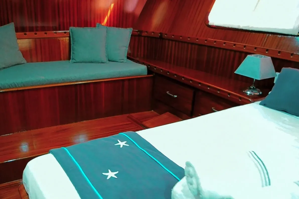 VICTORIA Master cabin (2).jpg