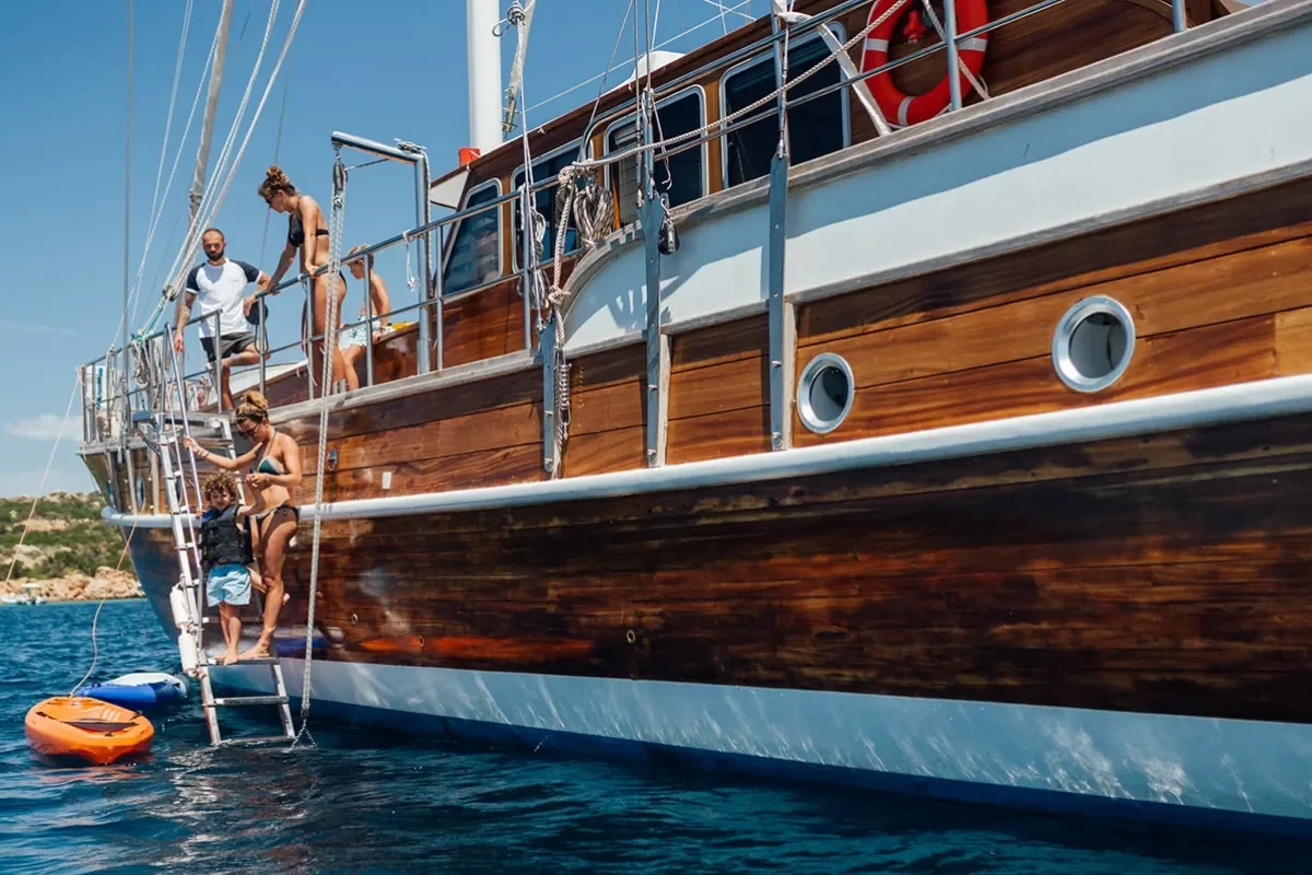 VICTORIA Side view.jpg