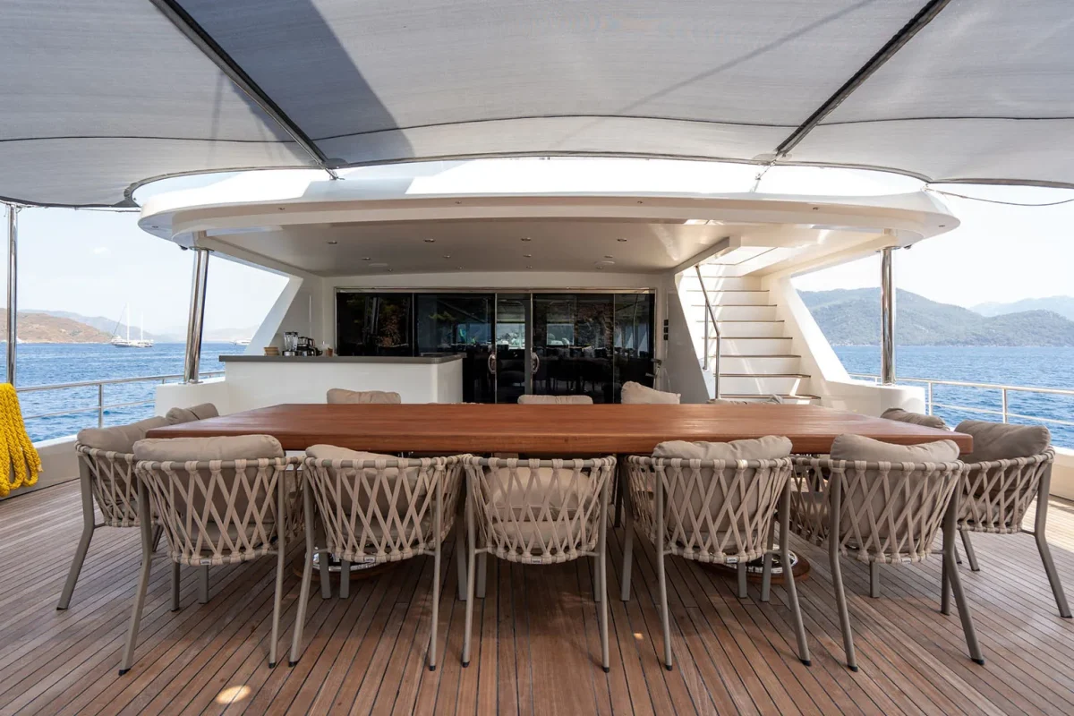 de love aft deck 2.jpg