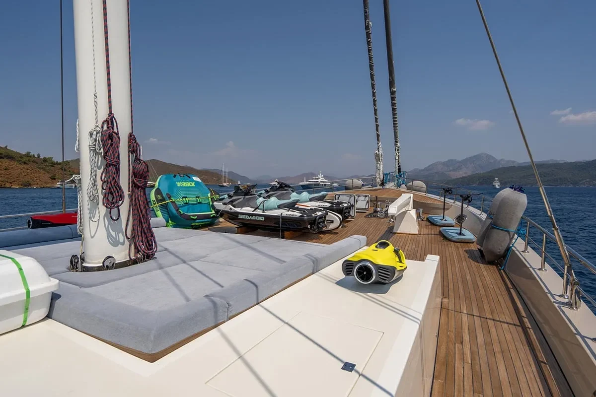 de love bow deck.jpg (1)