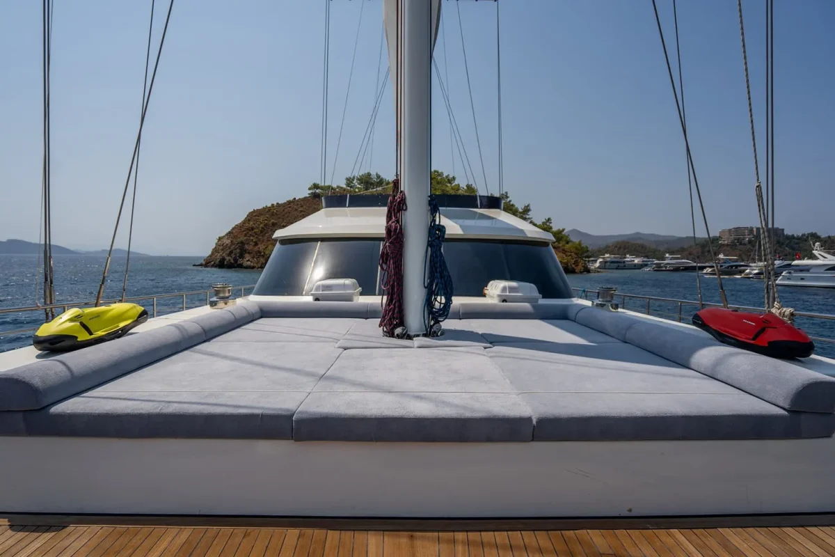 de love bow deck.jpg