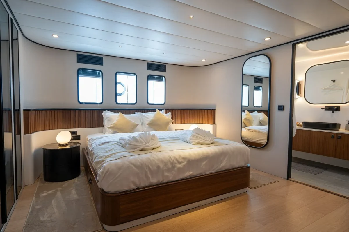 de love master cabin.jpg