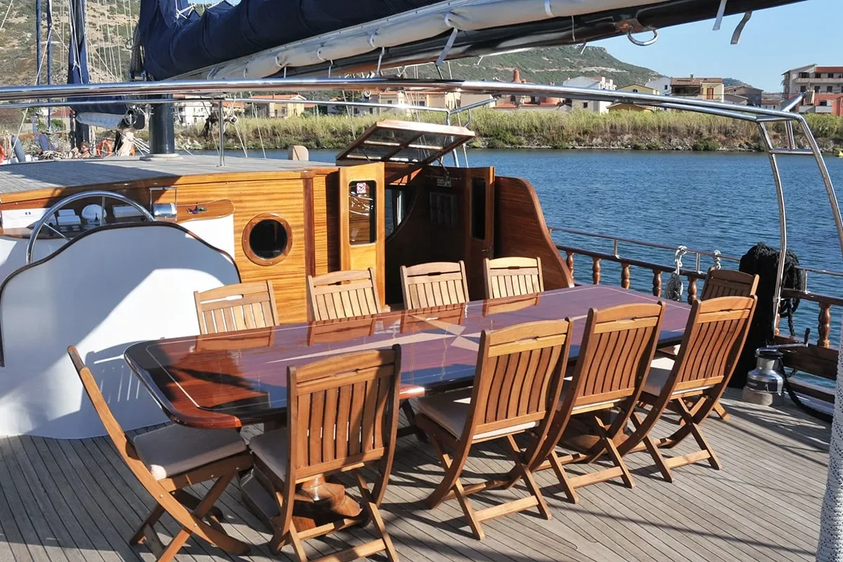 elianora aft deck.jpg (1)