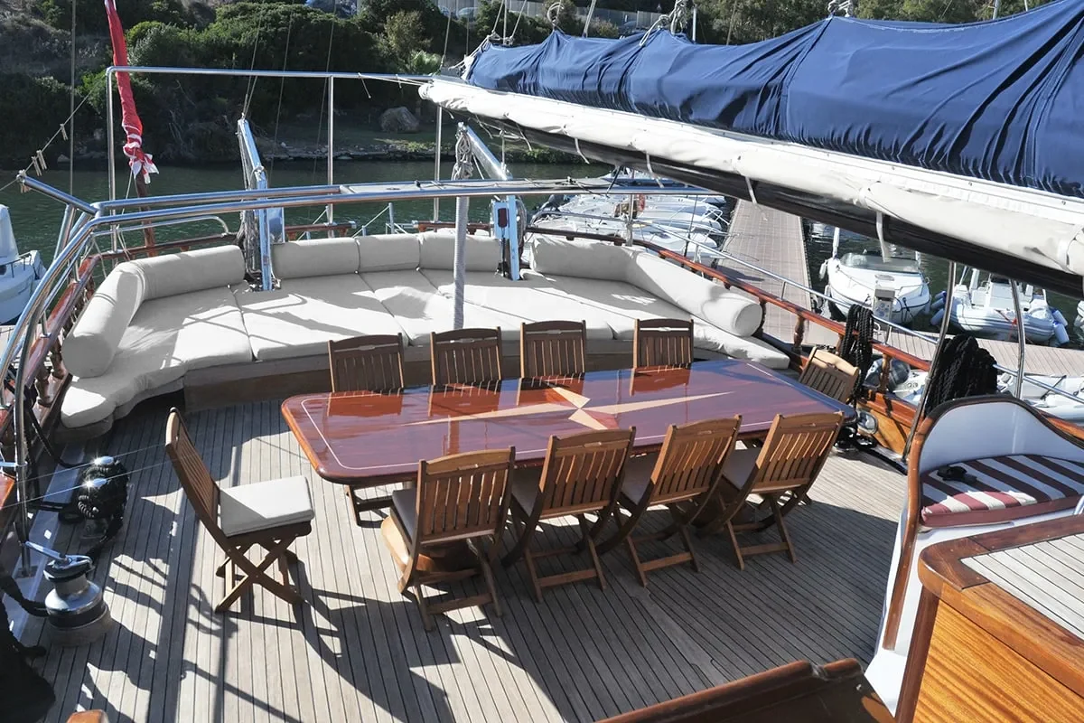 elianora aft deck 2.jpg (1)