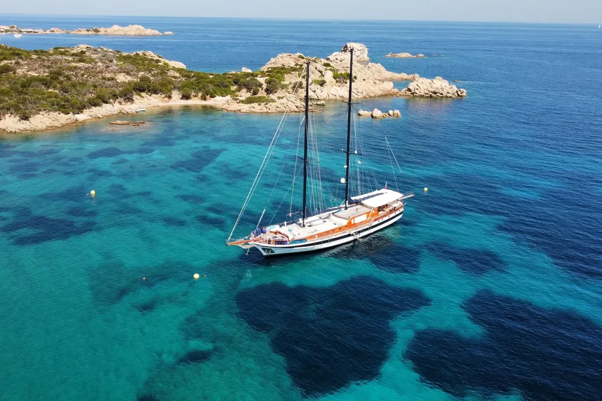 elianora anchored 2.jpg