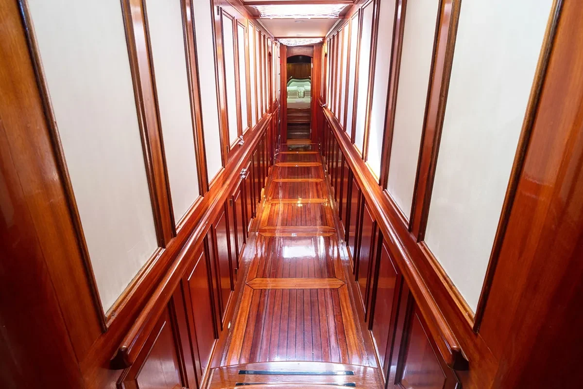 elianora hallway.jpg