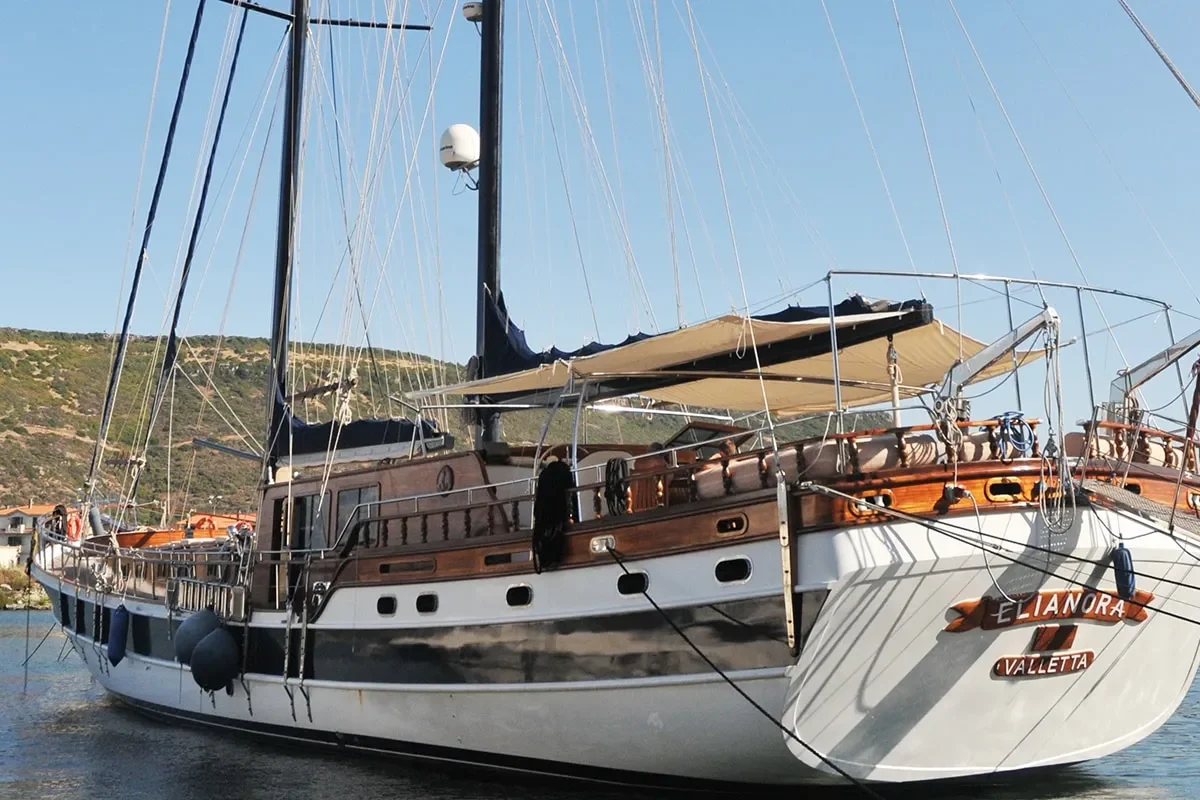 elianora in port.jpg (1)