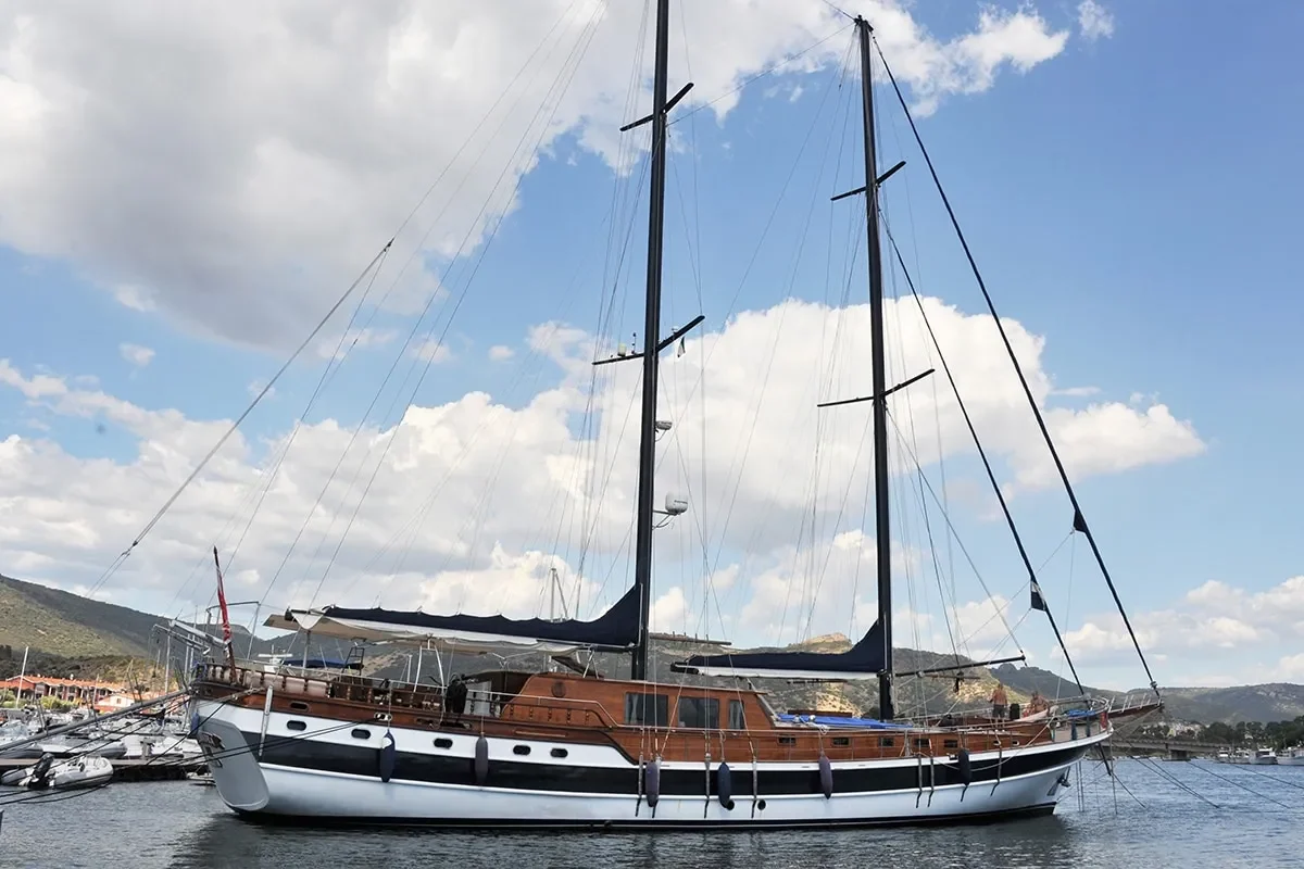 elianora in port 2.jpg