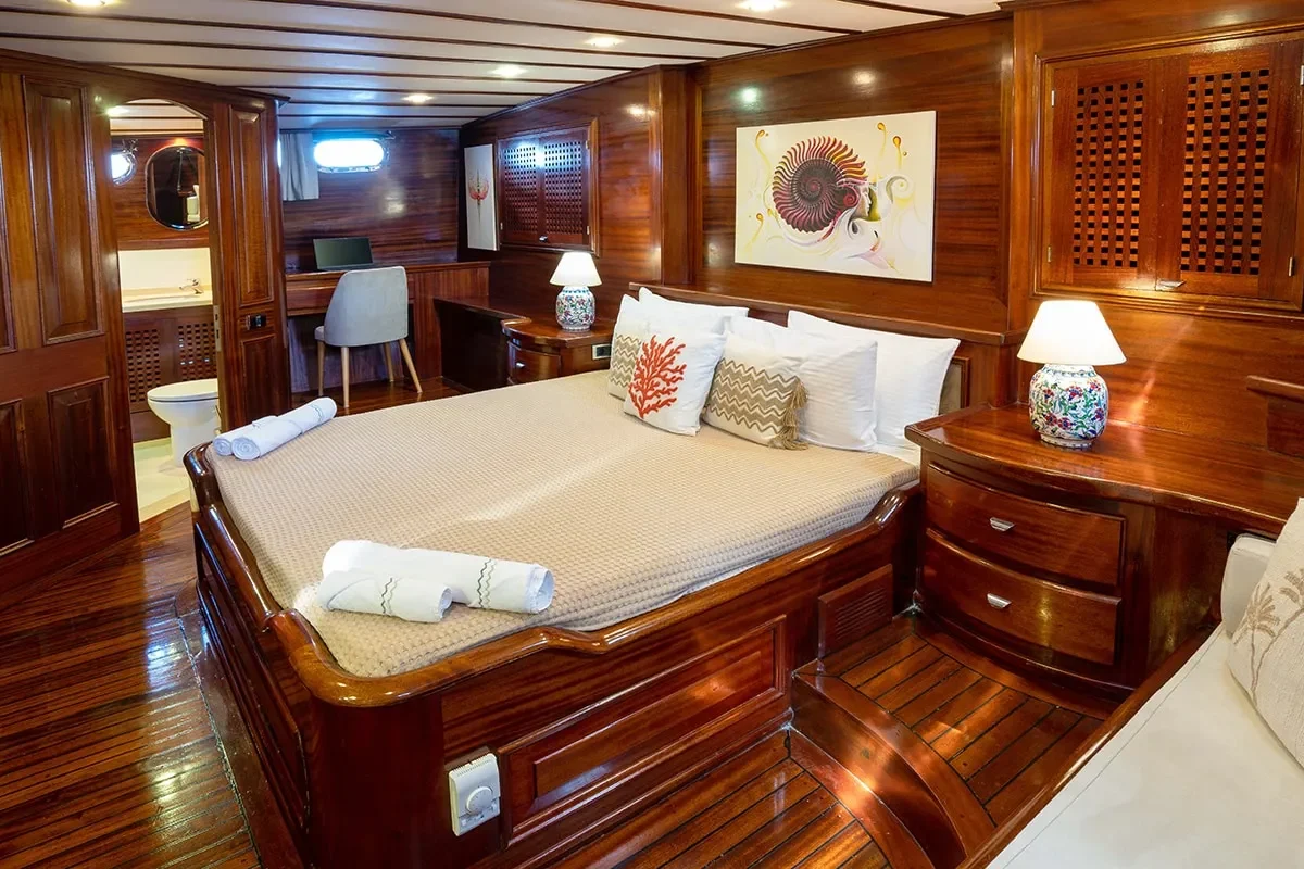 elianora master cabin.jpg (1)