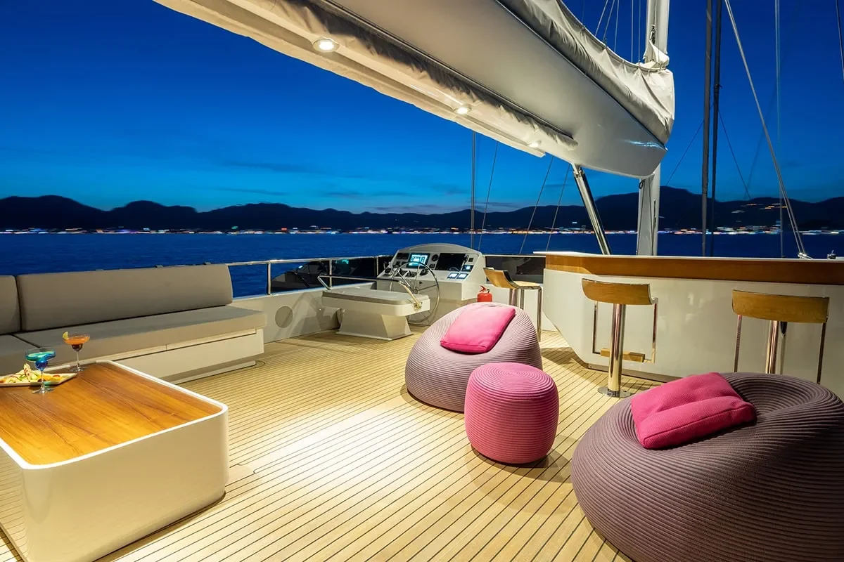 good life flybridge.jpg