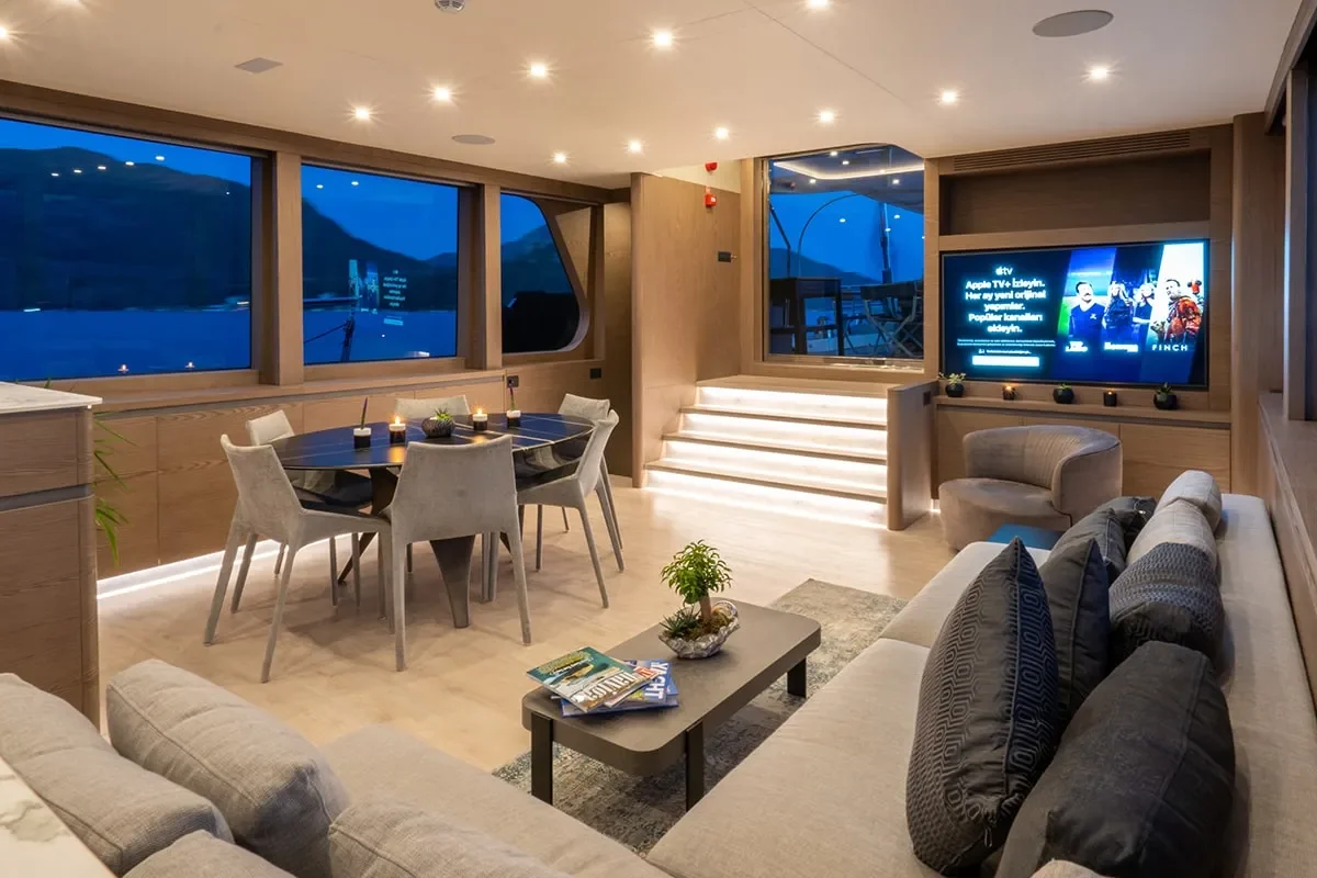 good life saloon 3.jpg