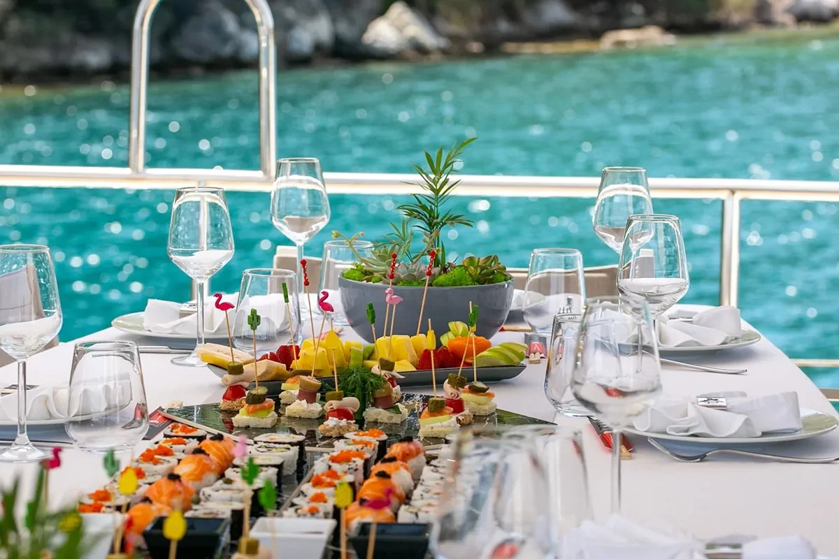 good life table decoration.jpg (1)