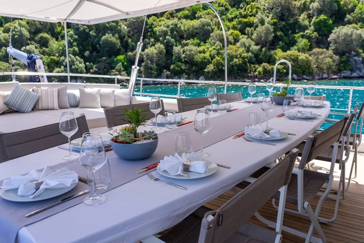 good life table decoration 2.jpg