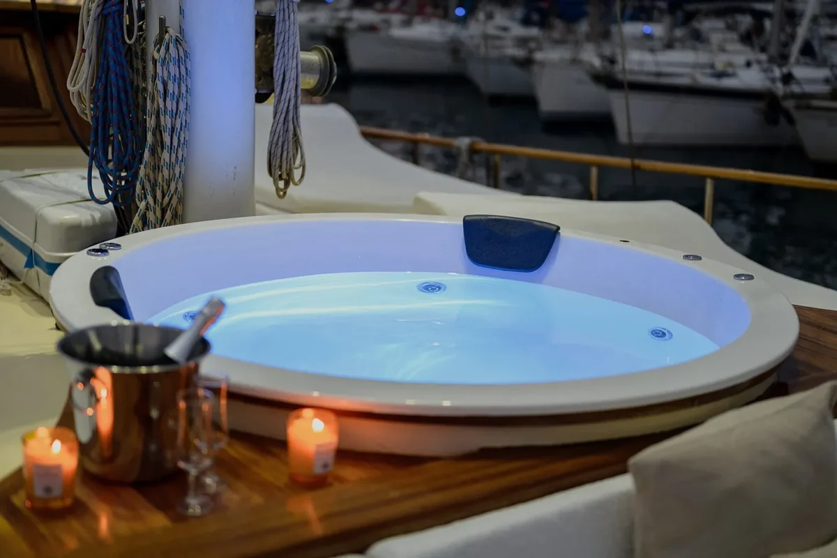 hande capo galera jacuzzi.jpg