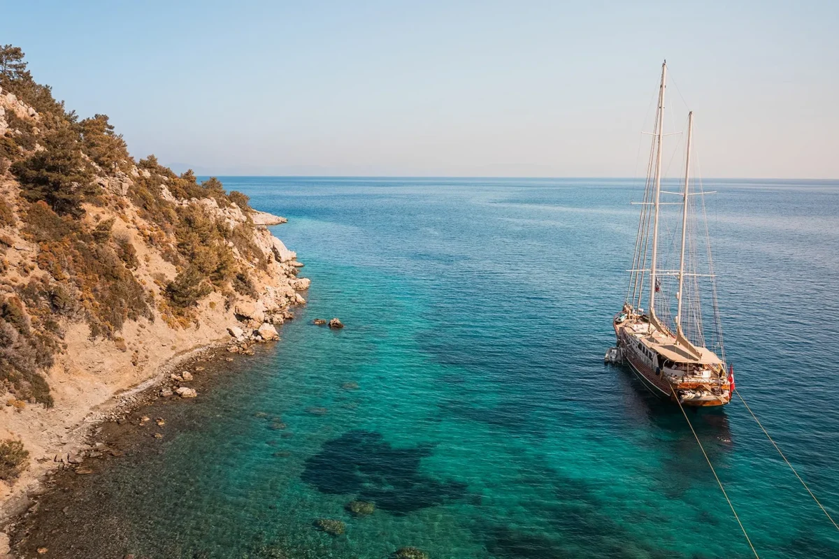 la bella vita anchored 2 0.jpg