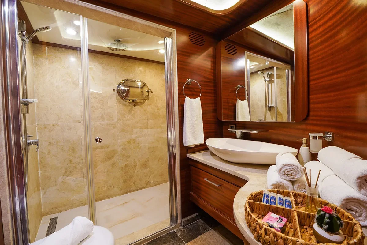 la bella vita bathroom 2 2.jpg