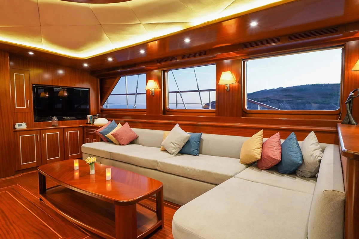 la bella vita saloon 2 1.jpg