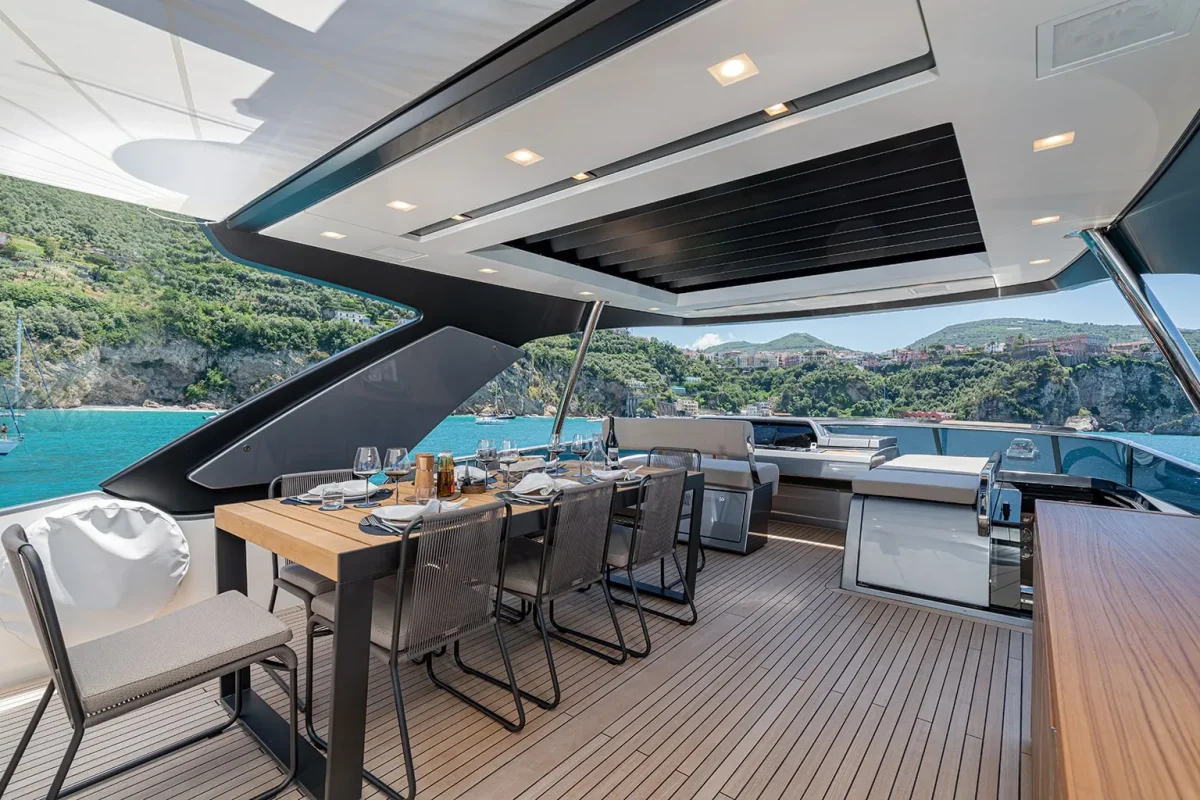 lucky flybridge 2.jpg