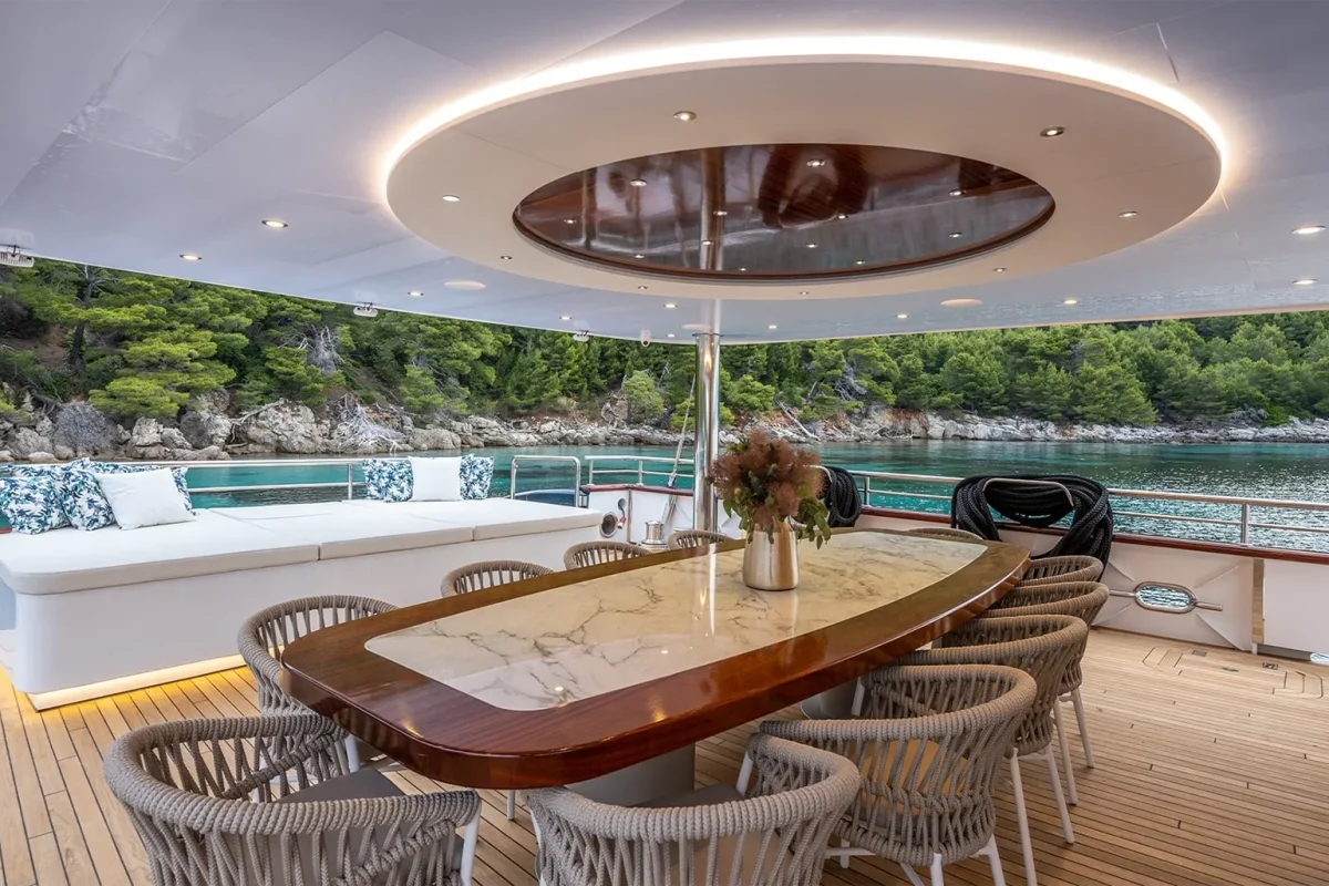 nocturno aft deck.jpg