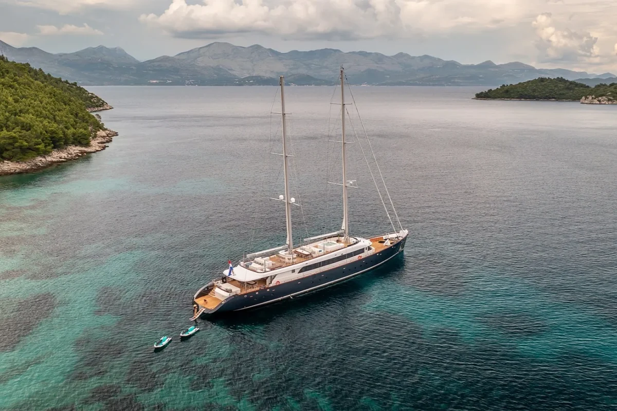 nocturno anchored 2.jpg