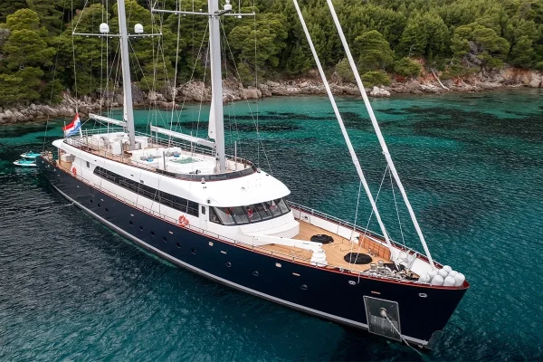 nocturno anchored 4.jpg (1)