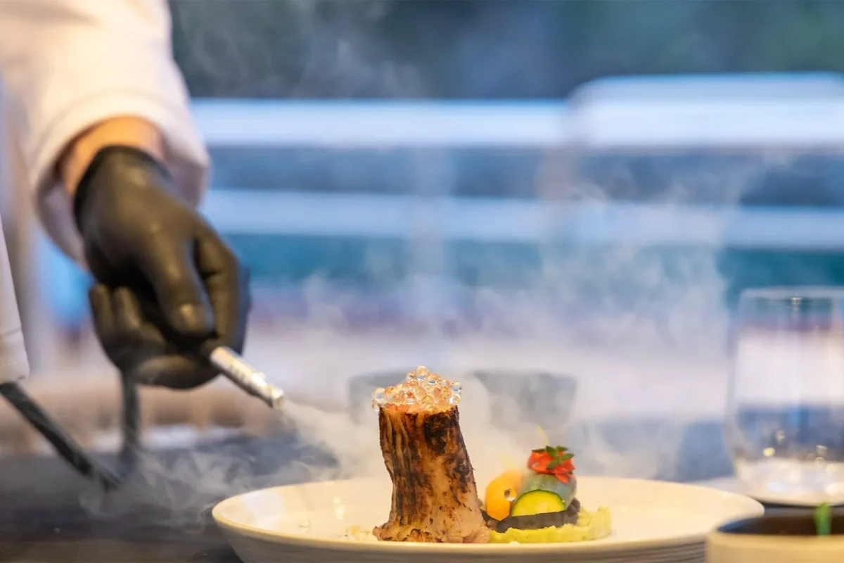 nocturno crew service.jpg