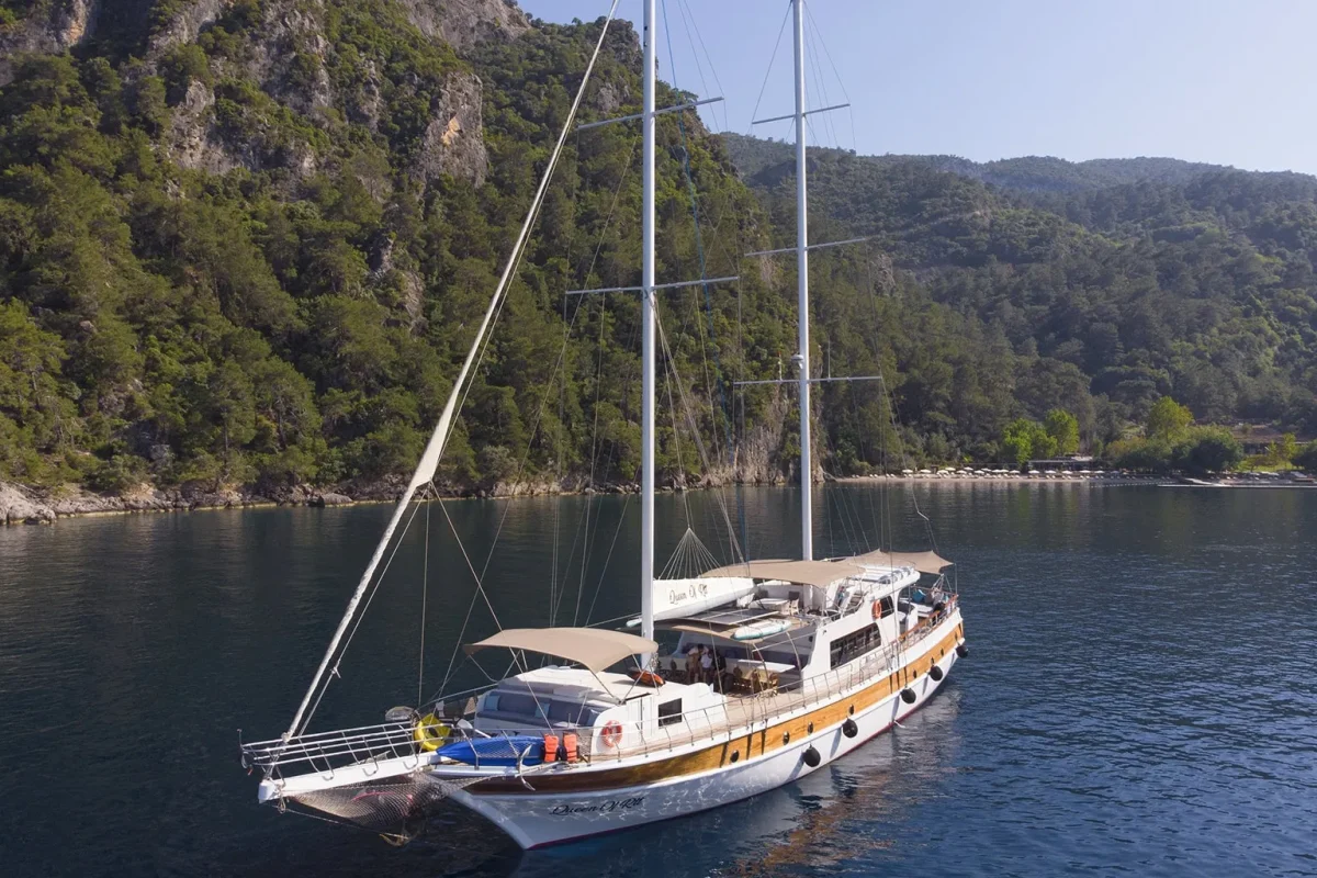 queen of rtt anchored.jpg