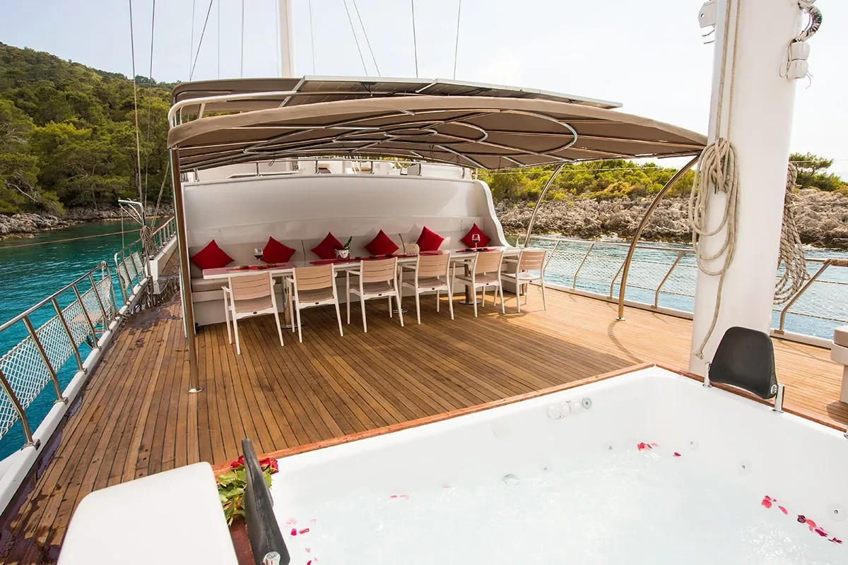 queen of rtt deck.jpg (1)