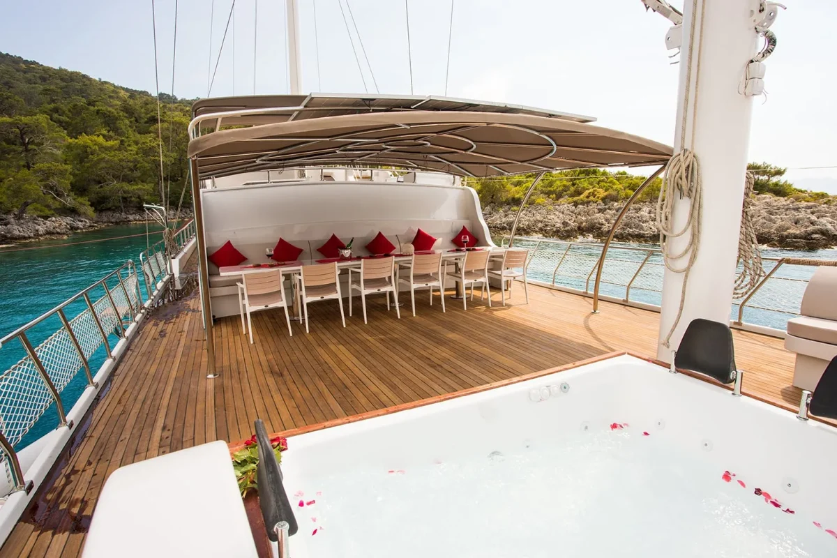 queen of rtt deck.jpg