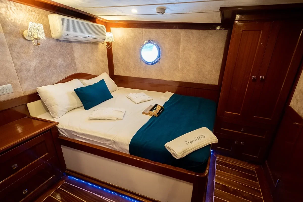 queen of rtt double cabin 2.jpg