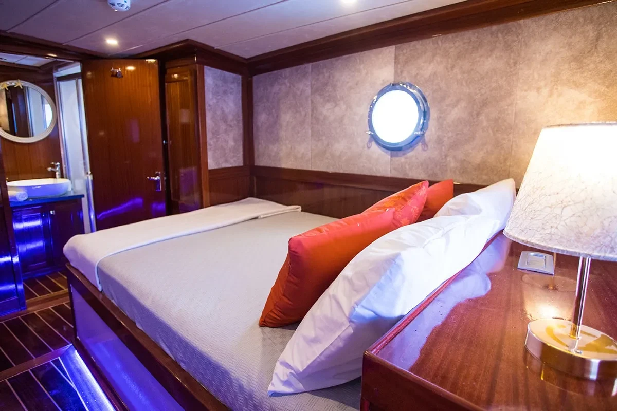 queen of rtt double cabin 4.jpg