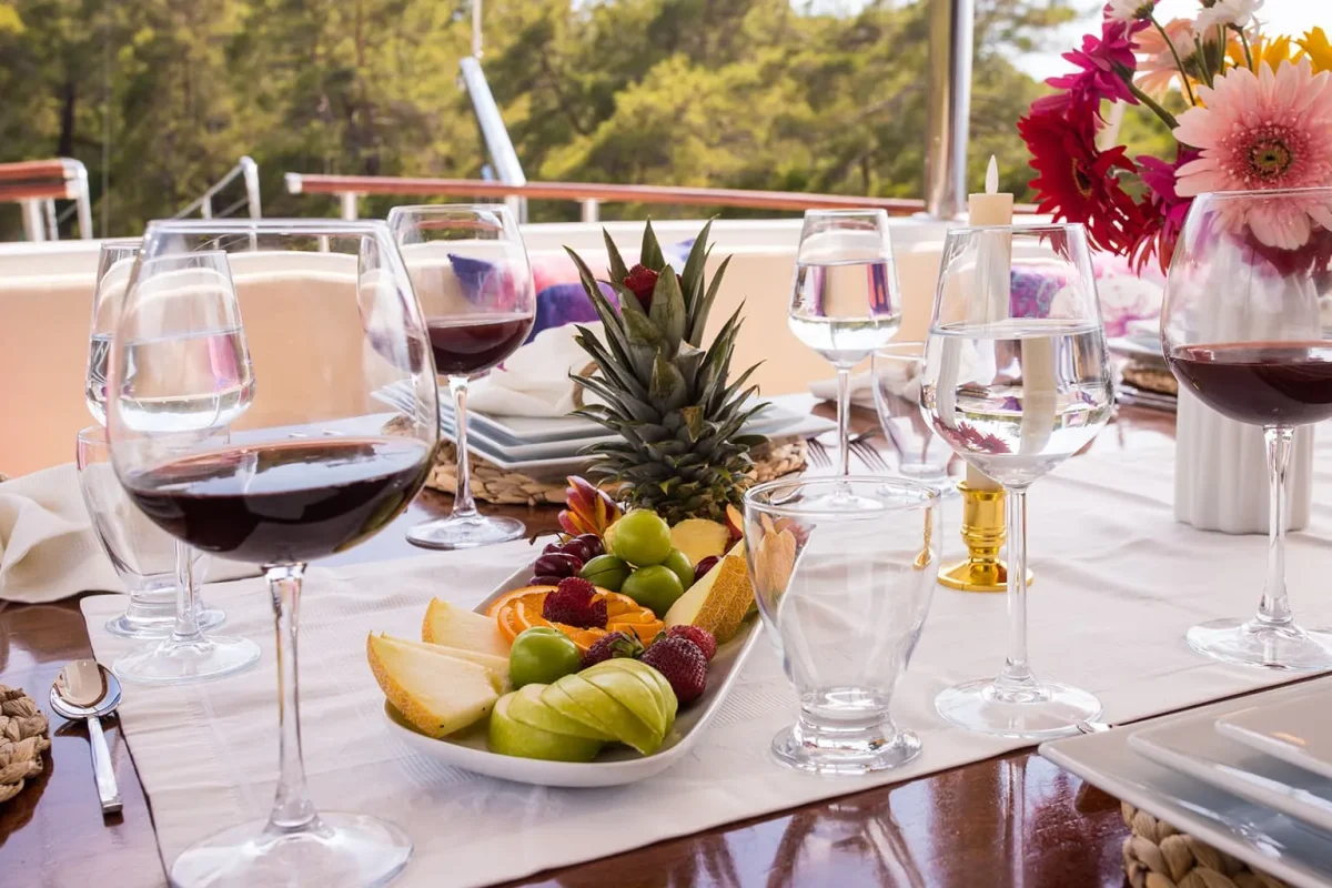 queen of rtt food service.jpg