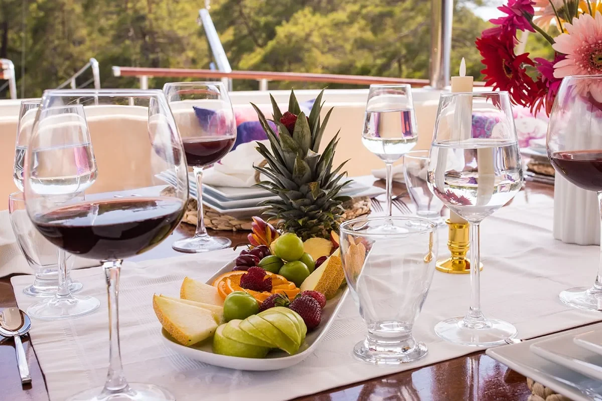 queen of rtt table decoration.jpg