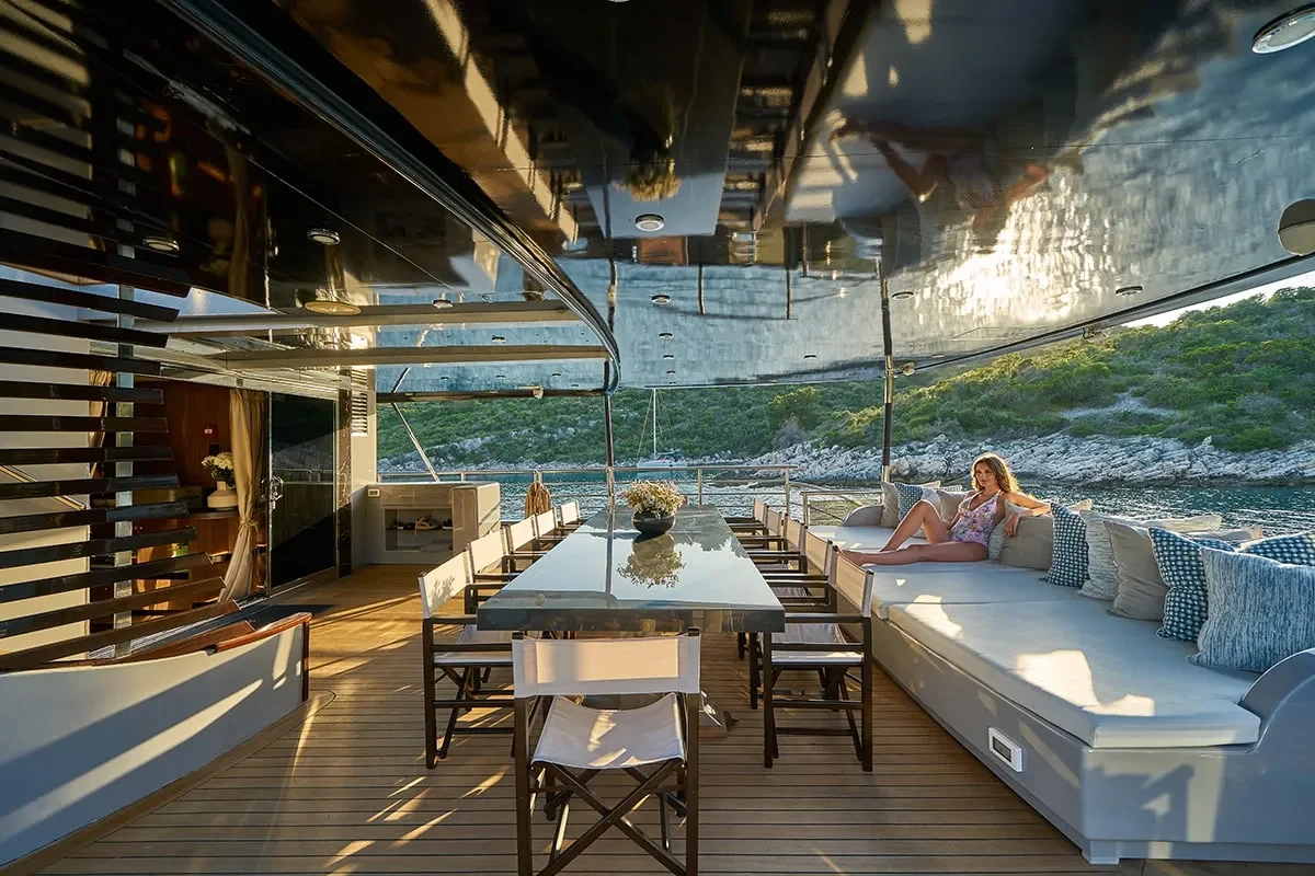 rara avis aft deck.jpg