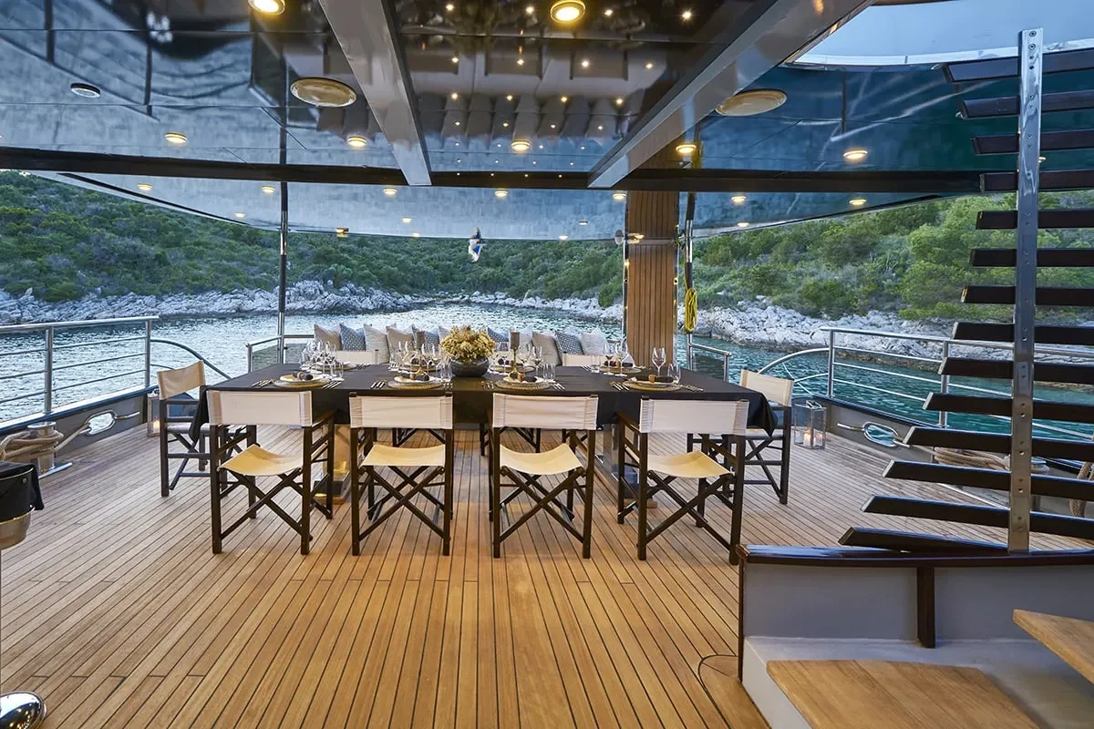 rara avis aft deck 2.jpg