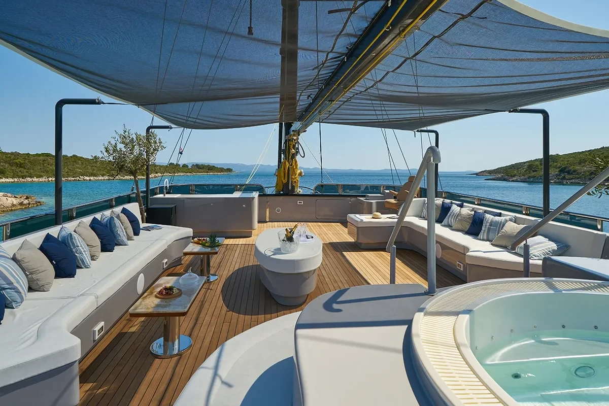 rara avis sun deck 3.jpg