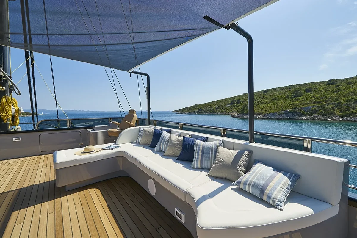 rara avis sun deck 4.jpg