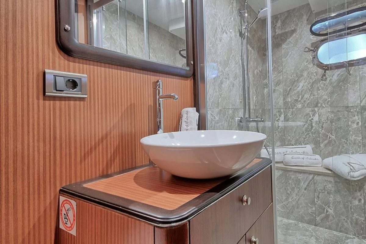 tekne kiralama queen of salmakis 28